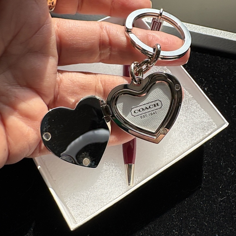 Coach Locket Heart Key Holder with Coach Mini Pen - Picture 3 of 6